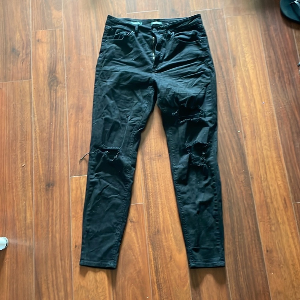 Black skinny jeans, but look good with anything willing to negotiate price